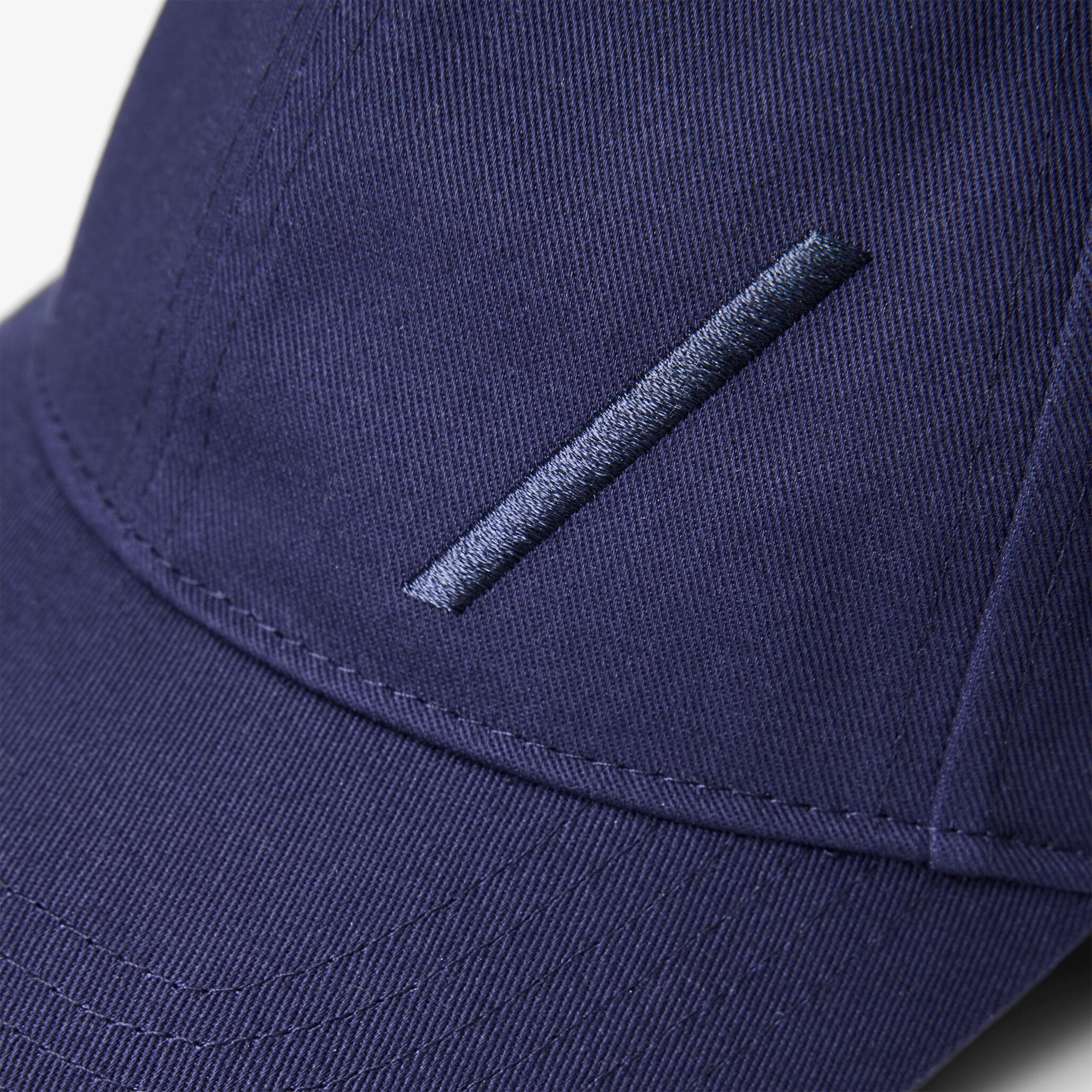 Volvo Classic Cap in navy, featuring an embroidered diagonal logo. Cut-out image with a plain background. 