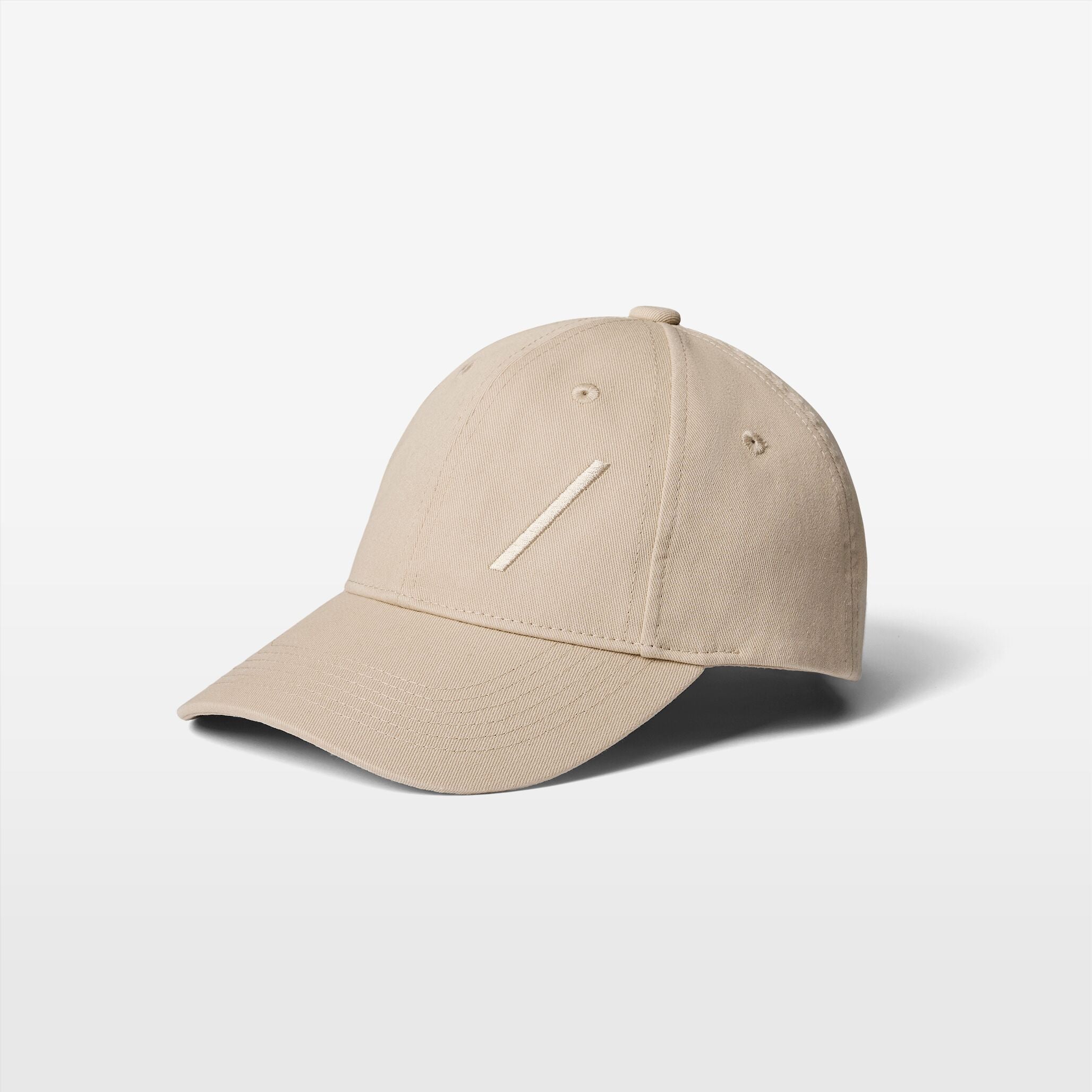 Volvo Classic Cap in dune, featuring an embroidered diagonal logo. Cut-out image with a plain background. 